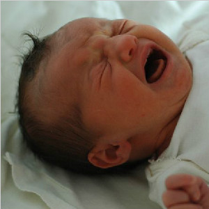 如何通过AI分析婴儿哭声来挽救他们的生命？
