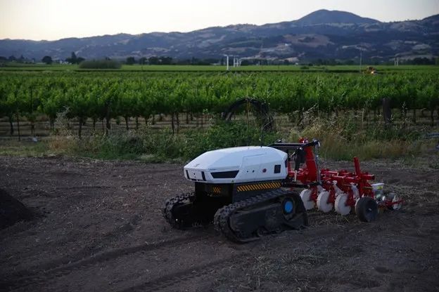 Ztractor 将自动驾驶电动拖拉机应用于有机农业