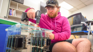 南卫理公会大学学生用 Jetson Edge 打造微型超级计算机